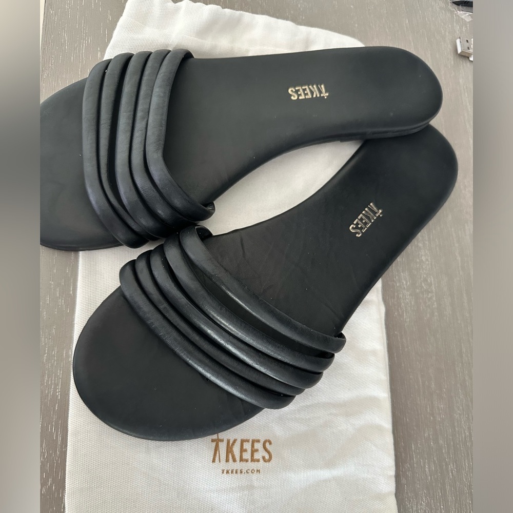 Tkees Serena size 9. Black.
